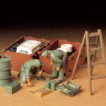 Tamiya 35180 1/35 German Tank Engine Maintenance Crew Set