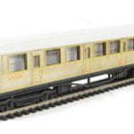 Hornby R4333 LNER Teak Brake Coach