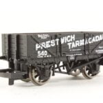 Hornby  R6577 4-plank wagon 'Prestwich Tarmacadam'