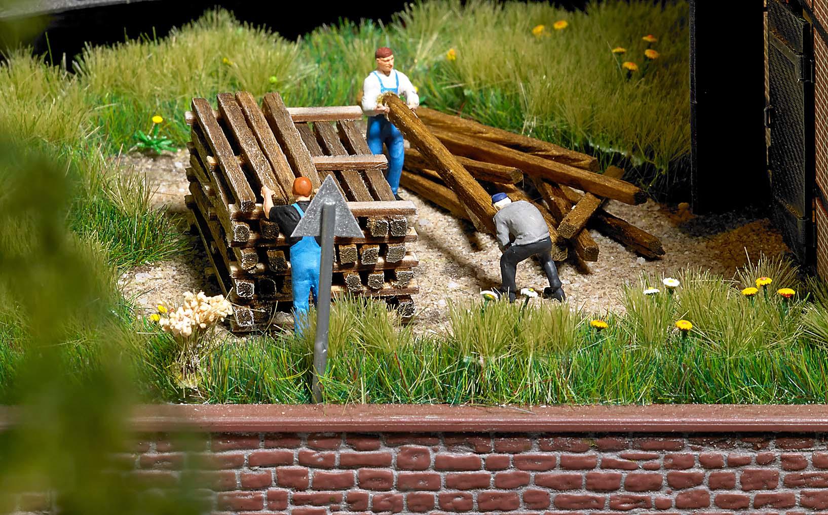 Busch 1129 Real Wood Building Materials Gravesend Model Centre