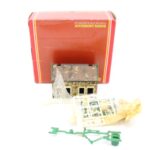 Hornby R523 Waiting Room - Preloved