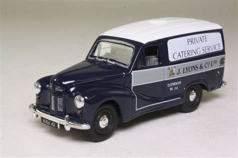 Corgi Vanguards VA3012 Austin A40 Van Lyons Caterers