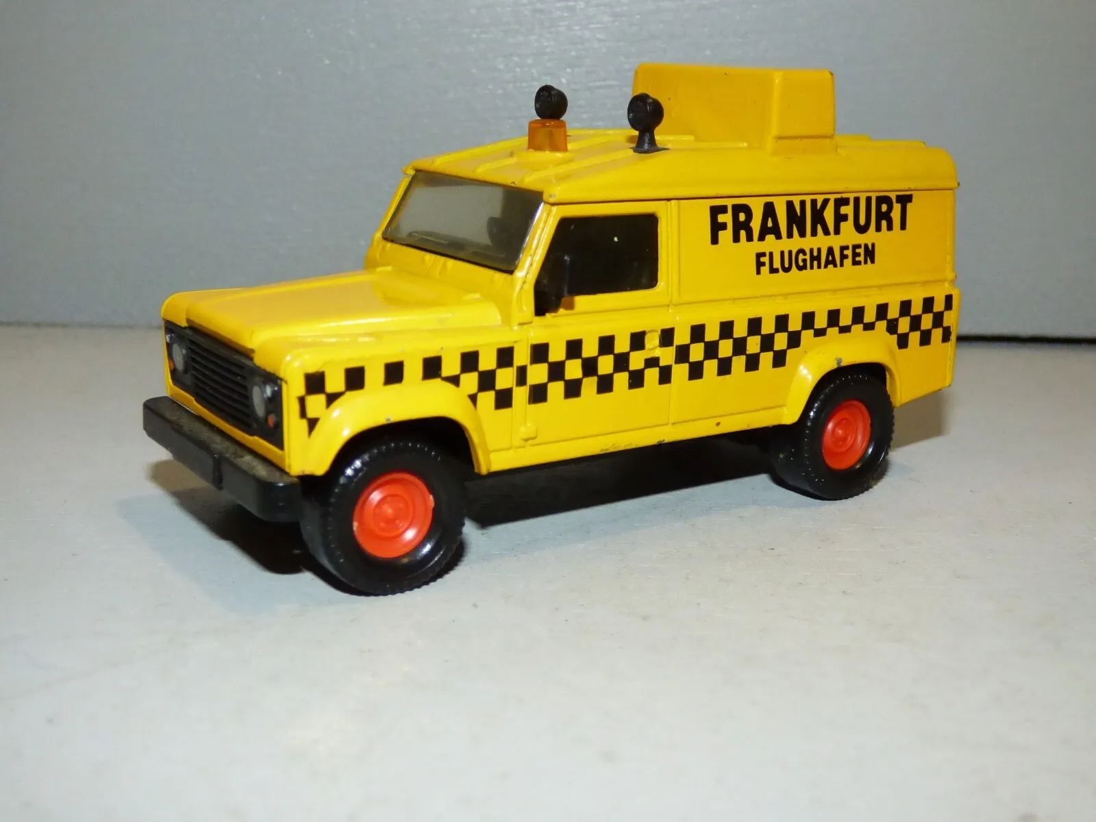 Matchbox – Land Rover Ninety Et Seafire – Blister Fermé – Échelle 1:64