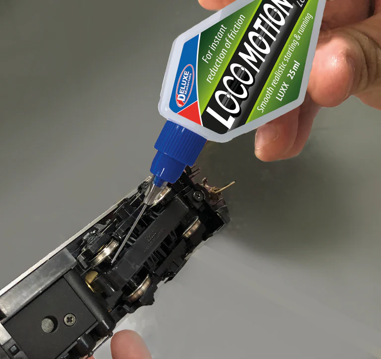 Deluxe Materials LU06 25ml Loco Motion Loco Oil - Image 2