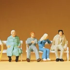 Preiser 14004 HO/OO People on Benches