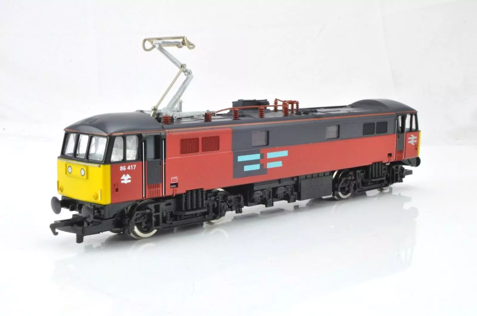 Hornby R322 Bo-Bo Electric Loco Rail Express Class 86