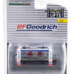 Greenlight 16150-B 1/64 Auto Body Shop - Four-Post Lifts Series 4 - BFGoodrich Tires - BAY6y)